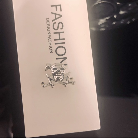 Skull & Swords Piercing Jewelry - Picture 2 of 6